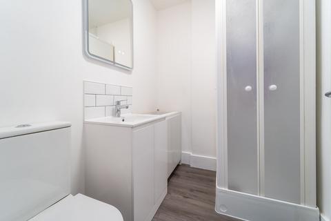 Studio to rent, Woodlands Park Road, Turnpike Lane, London