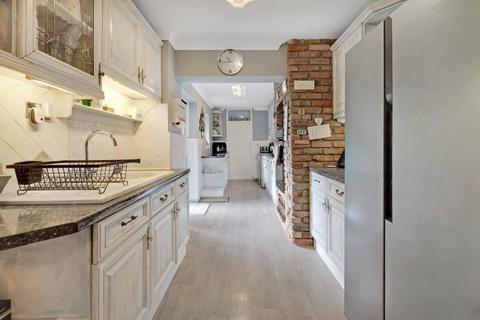 4 bedroom end of terrace house for sale, Southcote Row, Fryerns, Basildon, Essex, SS14 3PX