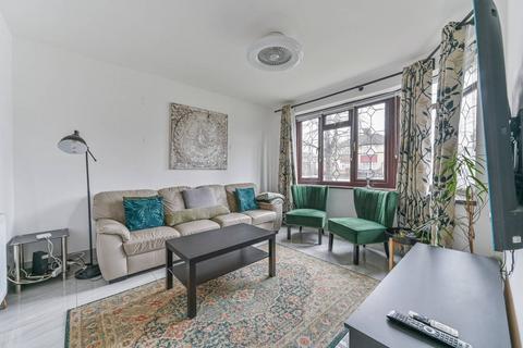 3 bedroom semi-detached house to rent, London Road, Mitcham, CR4