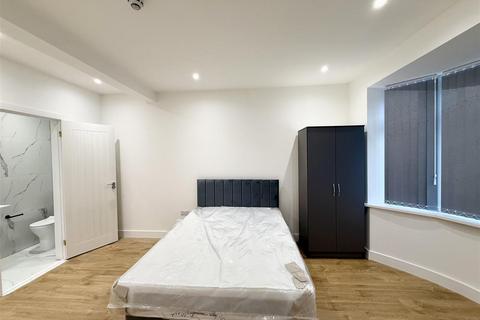 1 bedroom in a house share to rent, Somerset Road, Southall