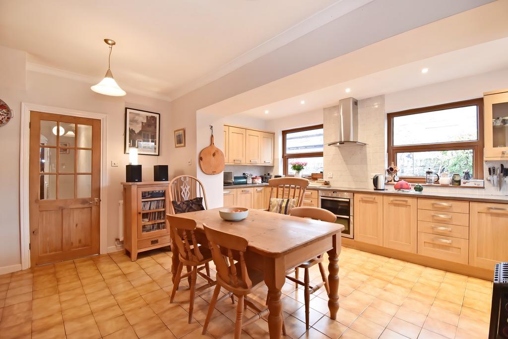 Kitchen/ dining room