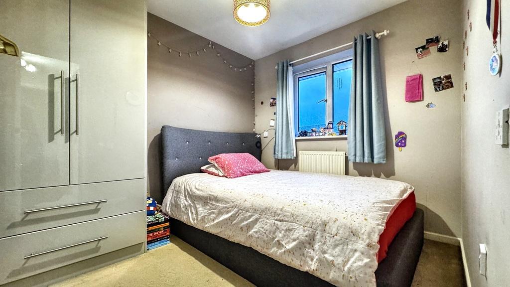 Well-presented single bedroom with a comfortabl...