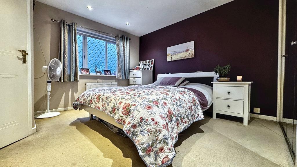 Bright, neatly presented double bedroom with a ...