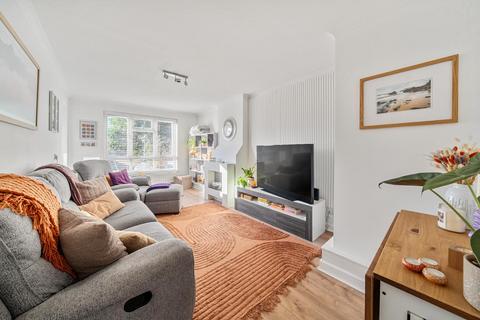 2 bedroom flat for sale, Stoms Path, London, SE6 3QJ