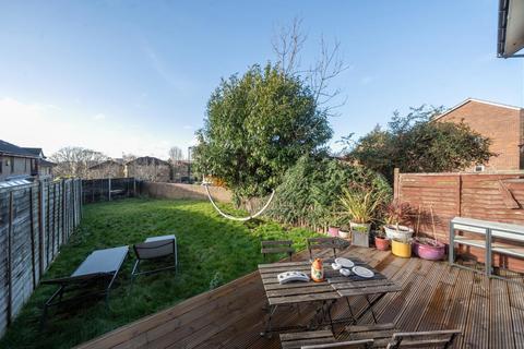 2 bedroom flat for sale, Stoms Path, London, SE6 3QJ