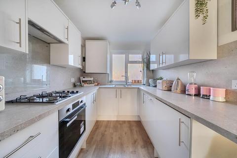 2 bedroom flat for sale, Stoms Path, London, SE6 3QJ