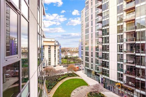 2 bedroom flat to rent, Eastfields Avenue, London