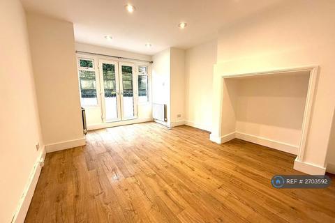 Studio to rent, Leathwaite Road, London, SW11