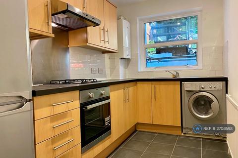 Studio to rent, Leathwaite Road, London, SW11