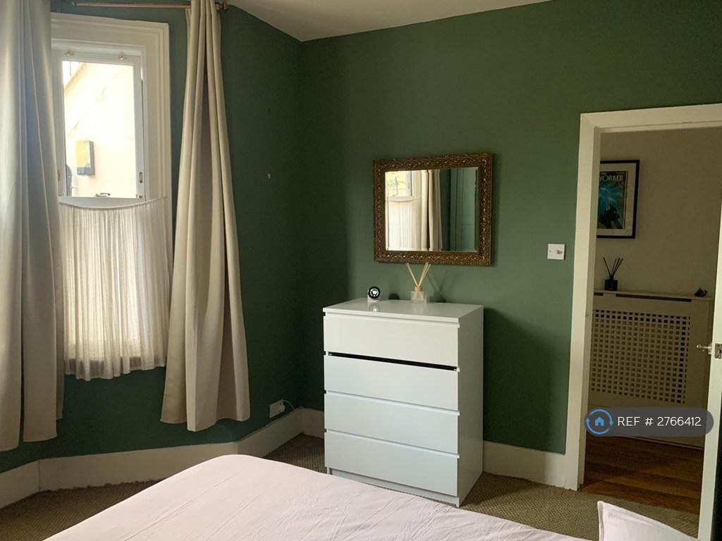 Front Bedroom Photo 2