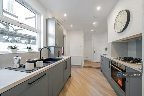 1 bedroom flat to rent, Hookstone Road, Harrogate, HG2