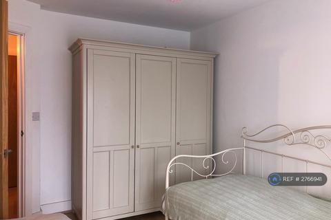 2 bedroom flat to rent, London, London, SW18