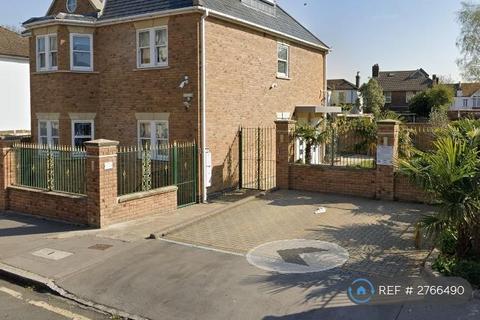 2 bedroom flat to rent, Nicholson Road, Croydon, CR0