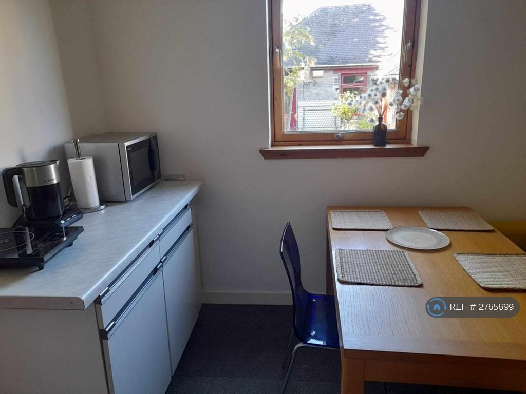 Kitchen/ Dining Room