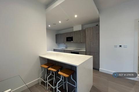 3 bedroom flat to rent, Juniper Drive, London, SW18