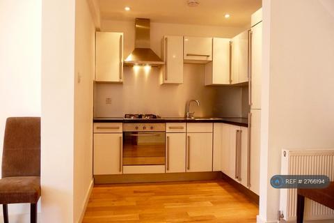 3 bedroom flat to rent, Brixton Road, London, SW9
