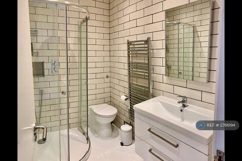 3 bedroom flat to rent, Brixton Road, London, SW9