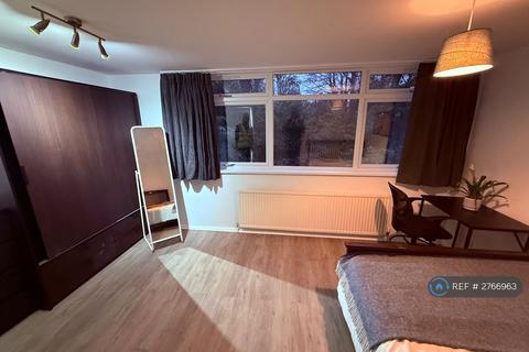 1 bedroom in a house share to rent, Roxeth Hill, London, HA2