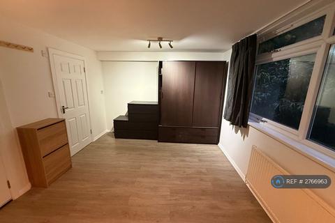 1 bedroom in a house share to rent, Roxeth Hill, London, HA2