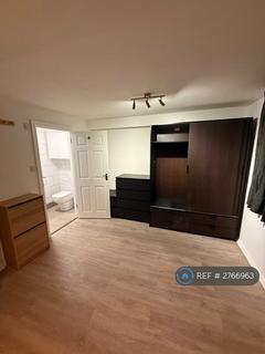 1 bedroom in a house share to rent, Roxeth Hill, London, HA2