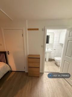1 bedroom in a house share to rent, Roxeth Hill, London, HA2