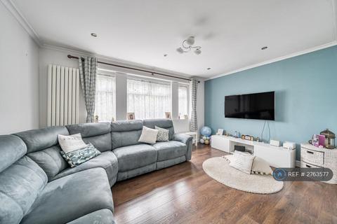 3 bedroom end of terrace house to rent, Acorn Grove, Ruislip, HA4