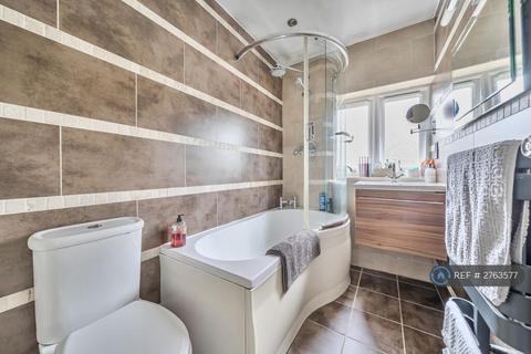 3 bedroom end of terrace house to rent, Acorn Grove, Ruislip, HA4