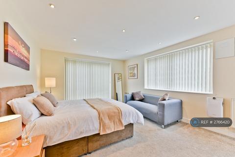 undefined, Sail Court, London, E14