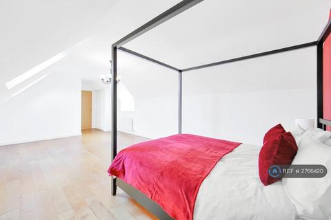 undefined, Sail Court, London, E14