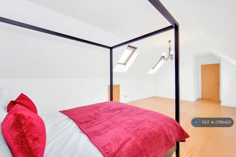 undefined, Sail Court, London, E14