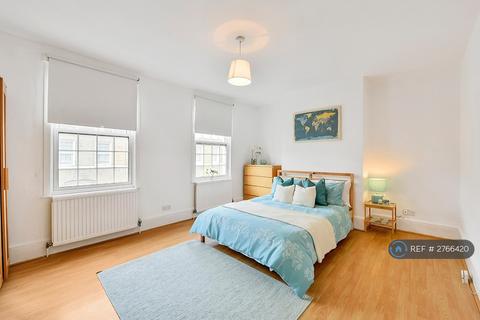 1 bedroom in a flat share to rent, Sail Court, London, E14