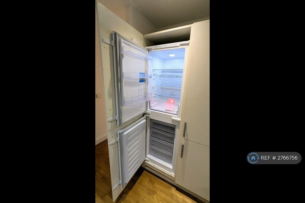 Integrated Fridge-Freezer
