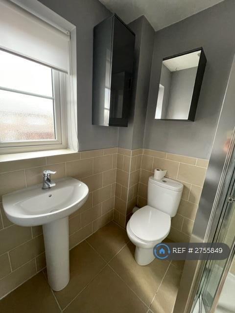 Ensuite To Master Bedroom