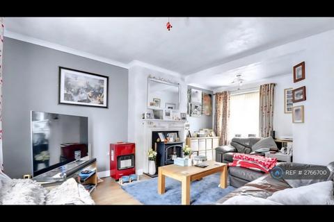 3 bedroom semi-detached house to rent, Walbrook Close, Nottingham, NG8