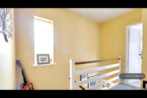 3 bedroom semi-detached house to rent, Walbrook Close, Nottingham, NG8