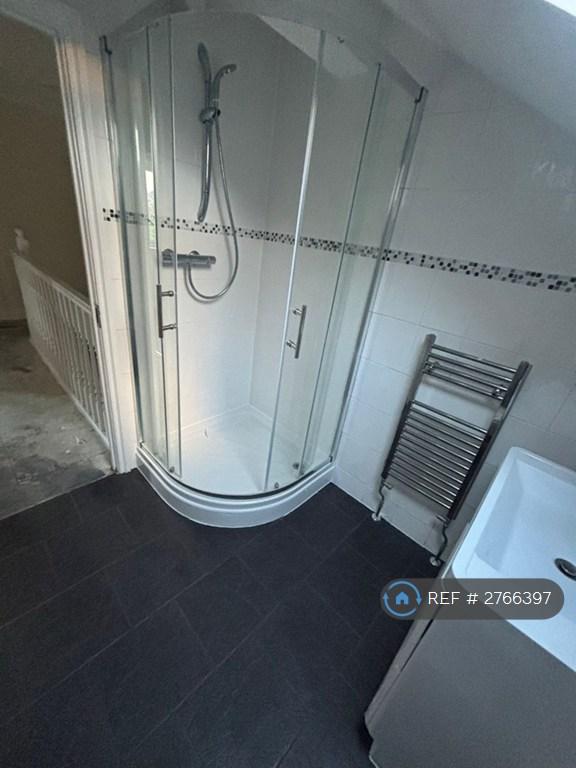 Bathroom 1 Left