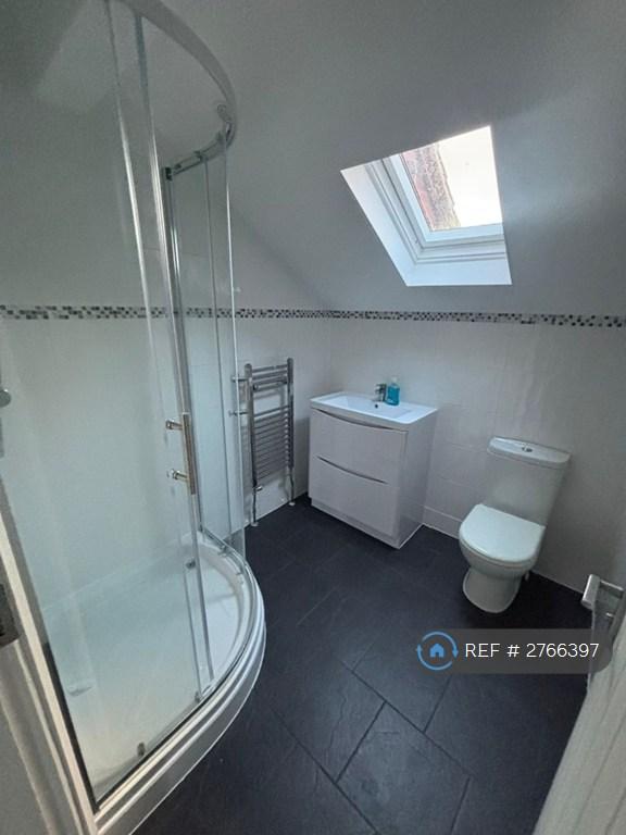 Bathroom 1 Left
