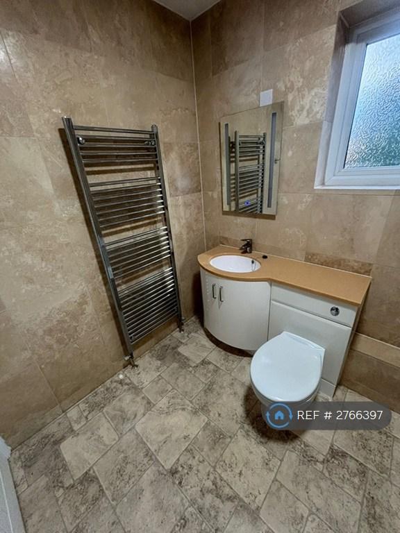 Bathroom 2 Right