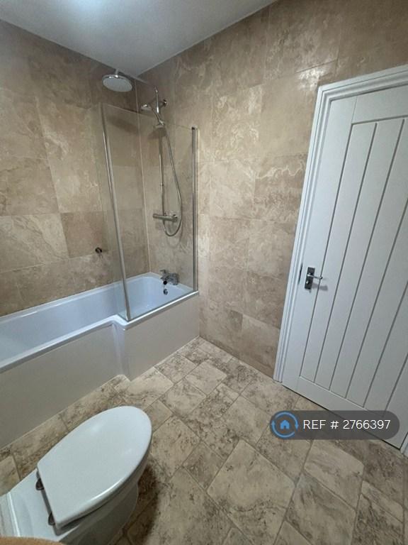 Bathroom 2 Right