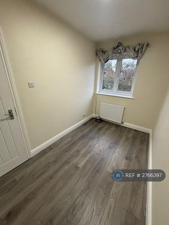 2.Back Bedroom Right