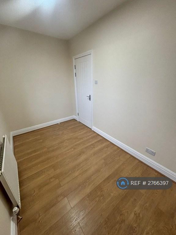 3.Front Bedroom Right