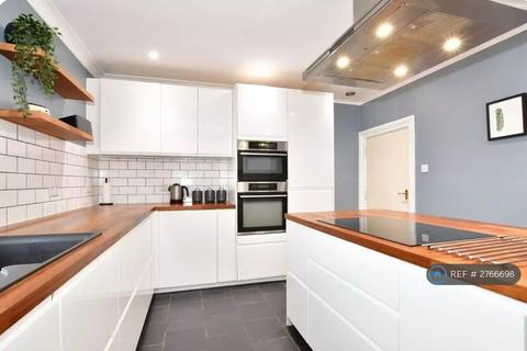 2 bedroom flat to rent, The Broadway, Maidstone, ME16