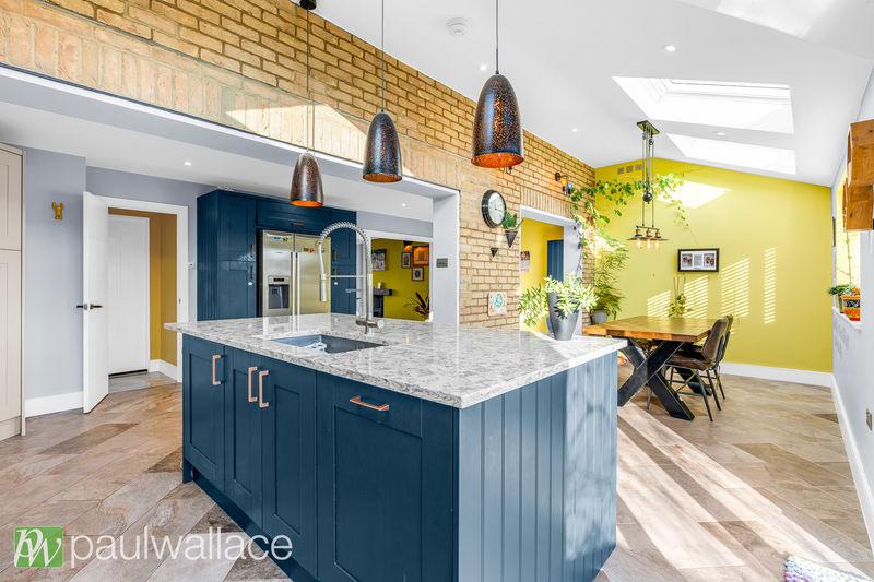 Kitchen / Dining...