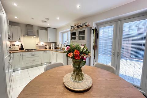 3 bedroom detached house for sale, 6 De Sully Close, Sully, The Vale of Glamorgan CF64 5WN