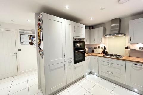 3 bedroom detached house for sale, 6 De Sully Close, Sully, The Vale of Glamorgan CF64 5WN