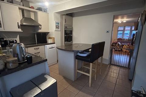2 bedroom semi-detached house for sale, Bembridge Close, Willenhall