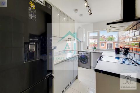 undefined, Warden Avenue, Harrow, Greater London