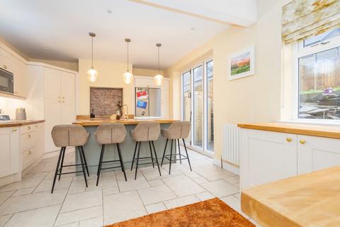 3 bedroom end of terrace house for sale, 140 Halifax Road, Ripponden HX6 4AG
