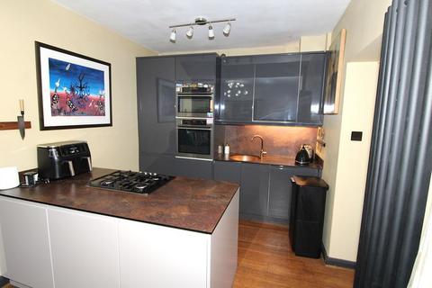 3 bedroom semi-detached house for sale, Banstead Village