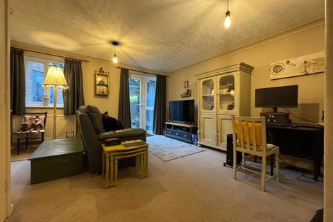 3 bedroom end of terrace house for sale, Rudyard Close, Luton